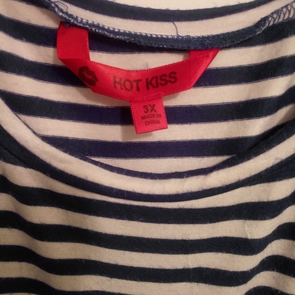 BLUE and white Hot kiss Tee - Picture 3 of 3